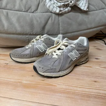 Used New Balance 1906R Running Shoes