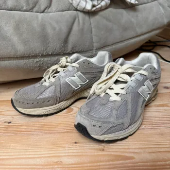Used New Balance 1906R bike — image 2 of 5