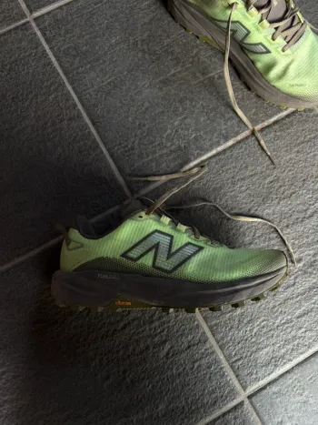 Tweedehands New Balance FuellCell Rebel Trail bike — afbeelding 2 van 6