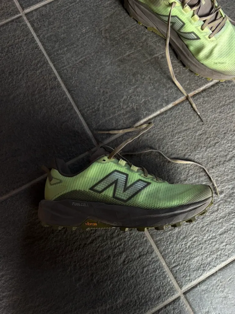Tweedehands New Balance FuellCell Rebel Trail bike — afbeelding 2 van 6