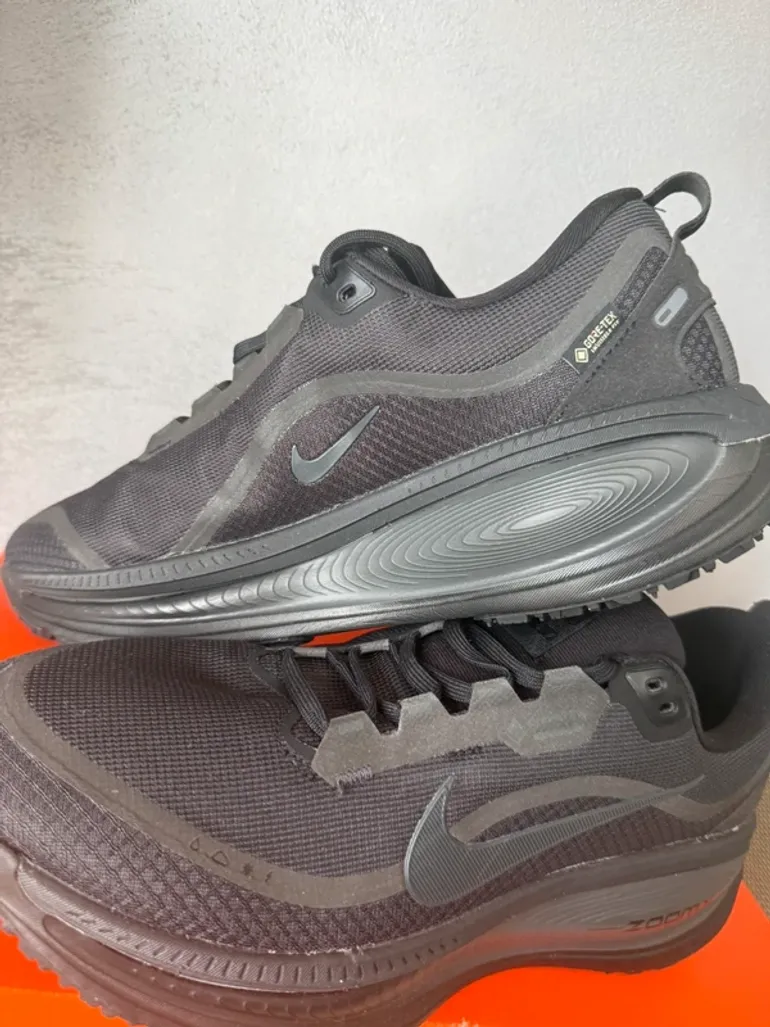 Nike Vomero 18 GTX bike usato — immagine 8 di 15