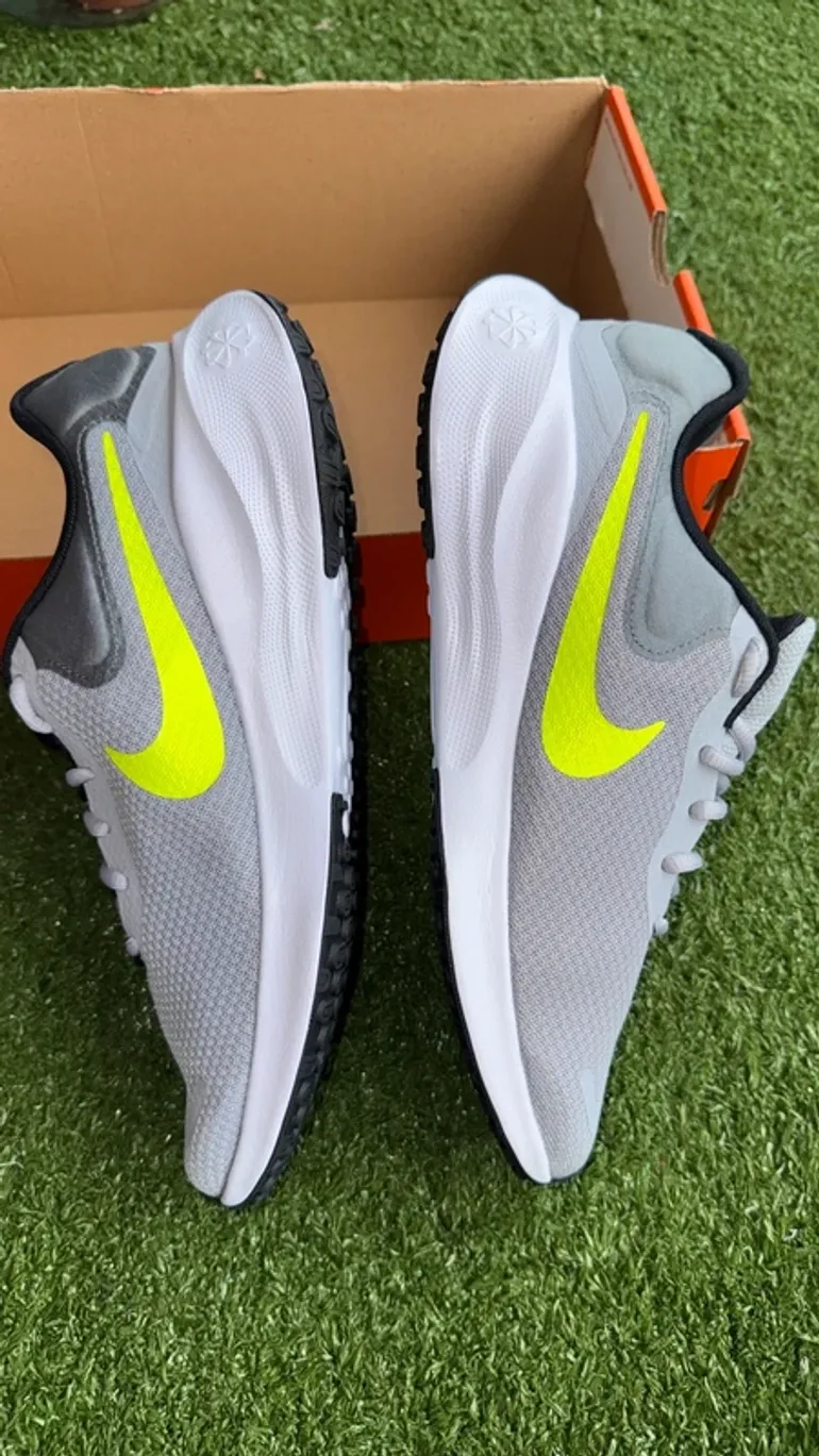 Nike Revolution 7 bike usato — immagine 9 di 14