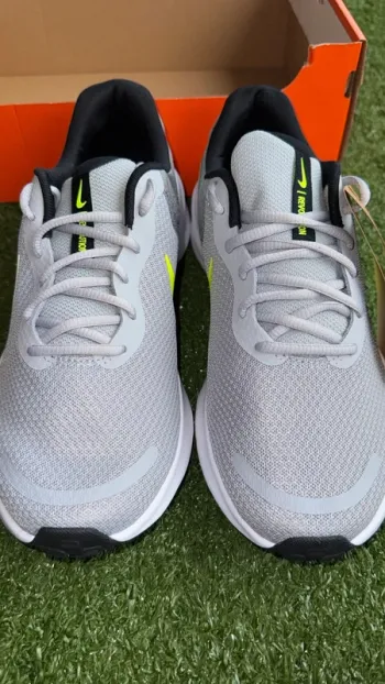 Nike Revolution 7 bike usato — immagine 8 di 14