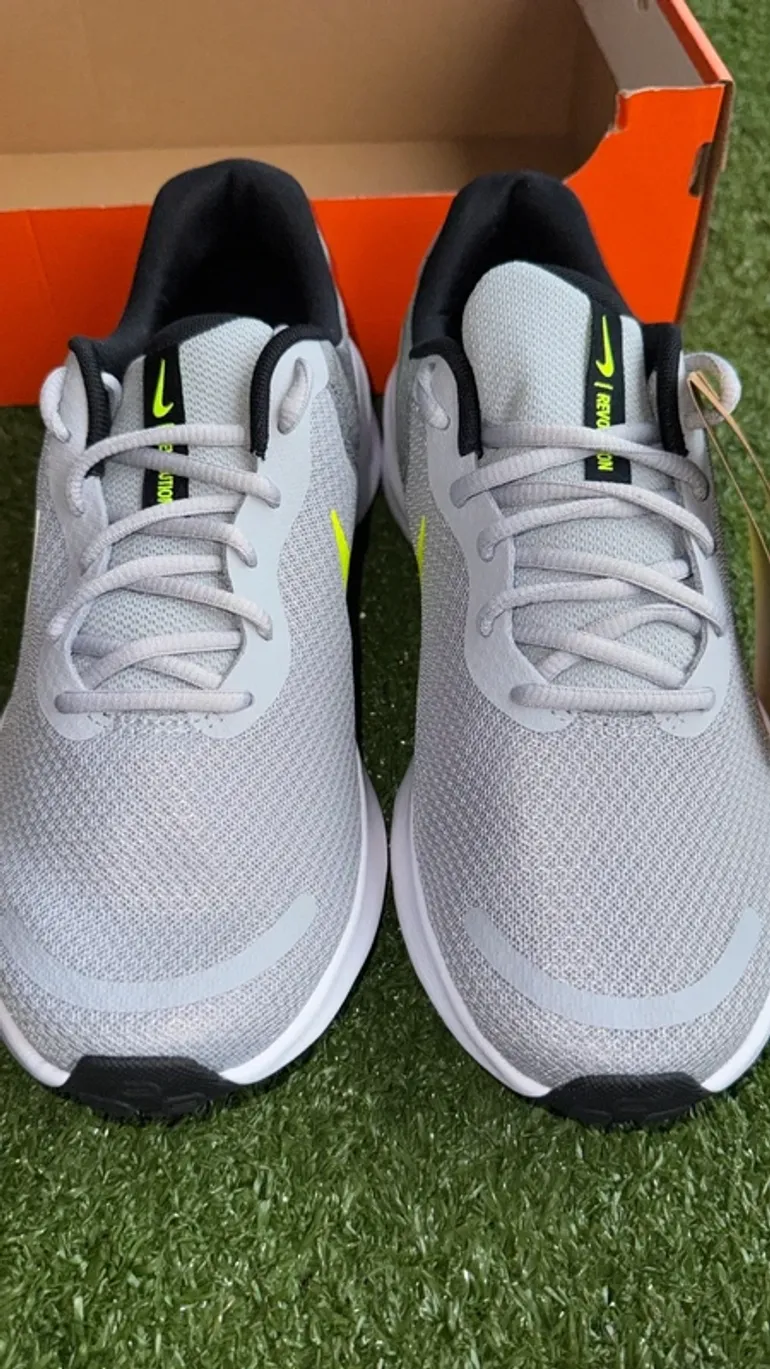 Nike Revolution 7 bike usato — immagine 8 di 14