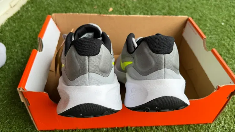 Nike Revolution 7 bike usato — immagine 7 di 14