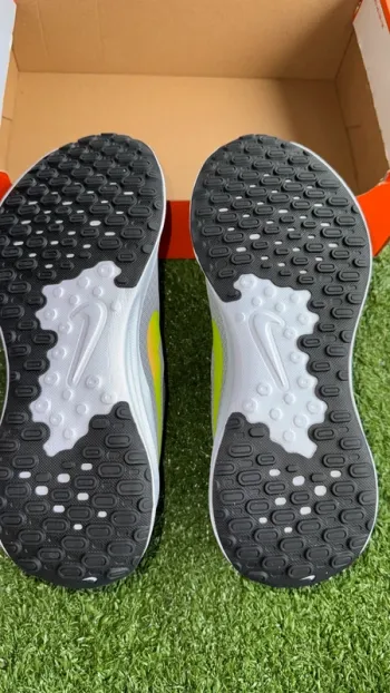 Nike Revolution 7 bike usato — immagine 11 di 14