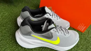 Nike Revolution 7 bike usato — immagine 2 di 14