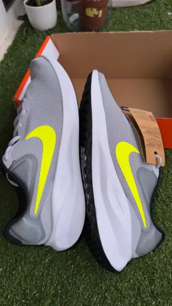 Nike Revolution 7 bike usato — immagine 10 di 14