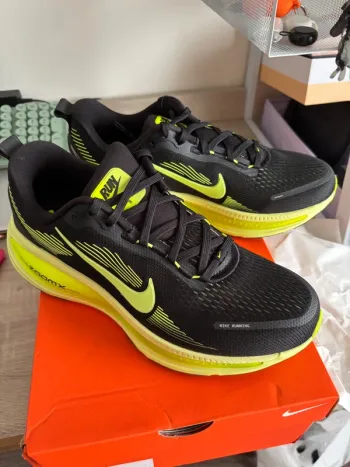 Used Autre Vomero 18 ZoomX Running Shoes