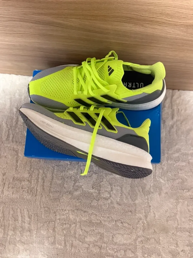 Used Adidas Ultra Boost 5 bike — image 2 of 3