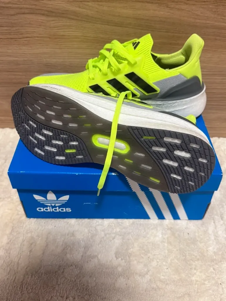 Used Adidas Ultra Boost 5 bike — image 3 of 3