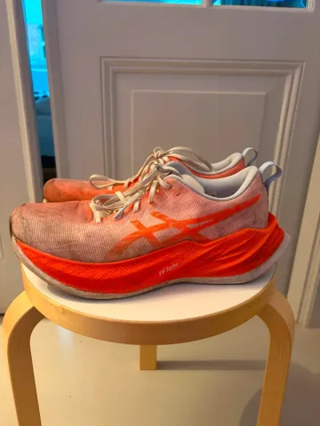 Brugt Asics Superblast Running Shoes