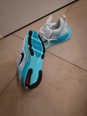 Nike Vomero 18 bike usato — immagine 2 di 7