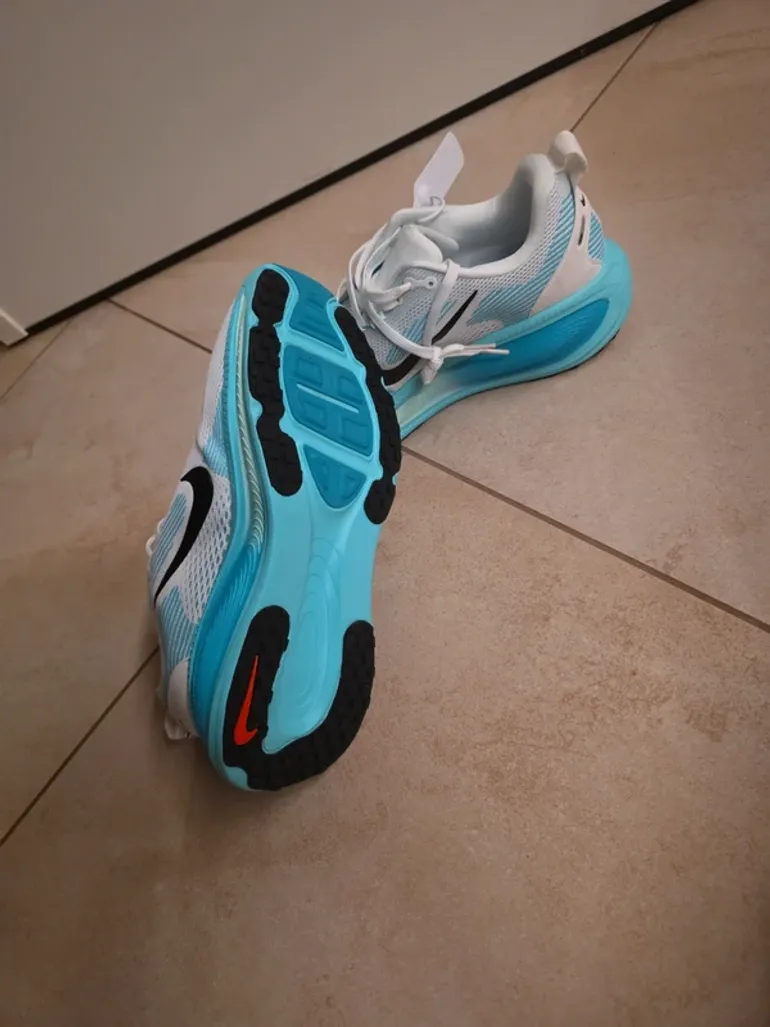 Nike Vomero 18 bike usato — immagine 2 di 7