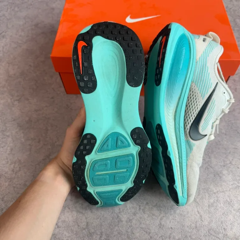 Used Nike Vomero 18 bike — image 4 of 9