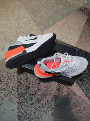 Nike Running Shoes bike usato — immagine 2 di 6
