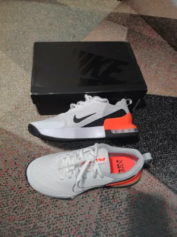 Nike Running Shoes bike usato — immagine 3 di 6