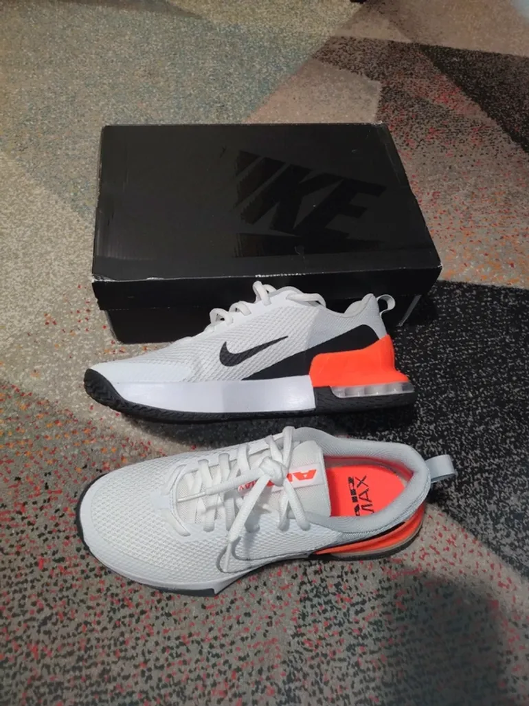 Nike Running Shoes bike usato — immagine 3 di 6