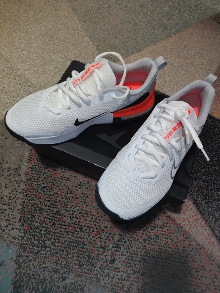 Nike Running Shoes bike usato — immagine 4 di 6
