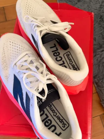 New Balance FuelCell SuperComp Trainer v3 bike usato — immagine 3 di 3