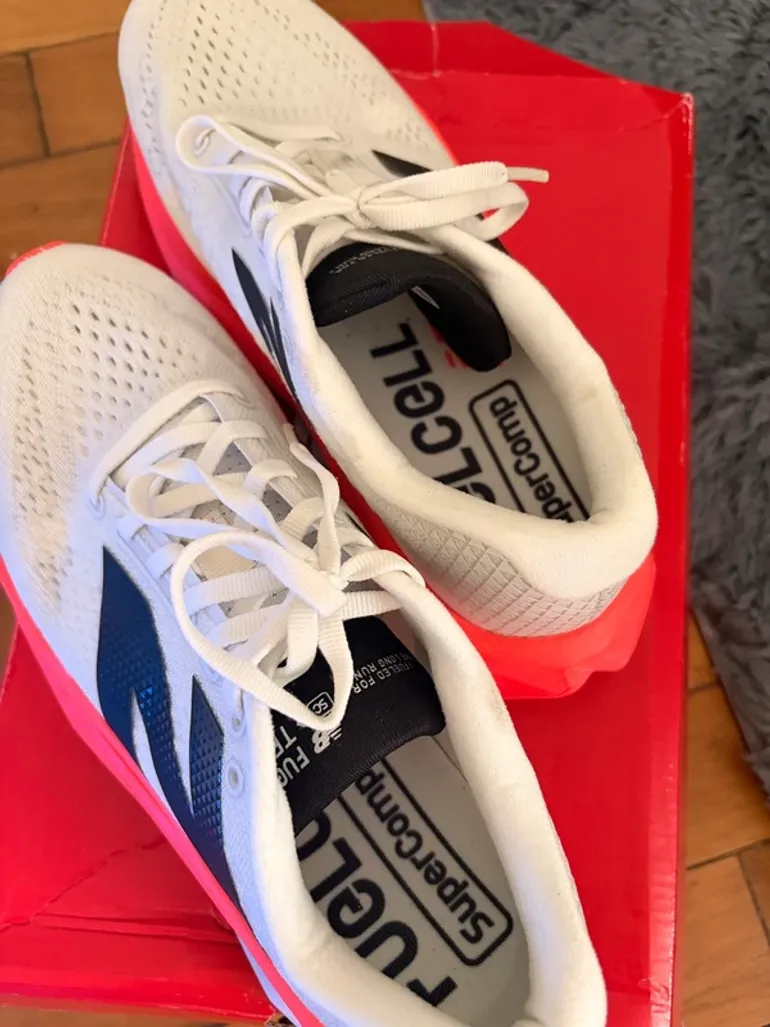 New Balance FuelCell SuperComp Trainer v3 bike usato — immagine 3 di 3