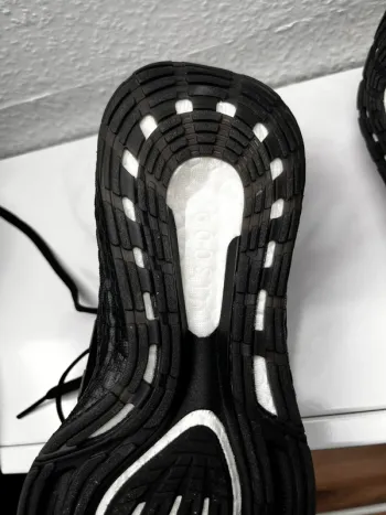 Tweedehands Adidas UltraBoost bike — afbeelding 3 van 7