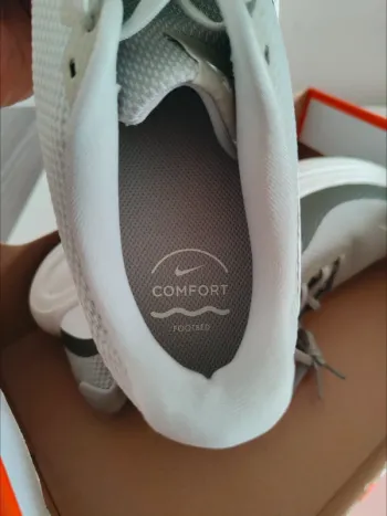 Nike Revolution 8 bike d'occasion — image 5 sur 7
