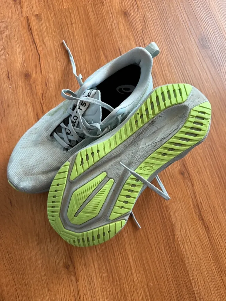Used Asics Novablast 5 bike — image 3 of 5