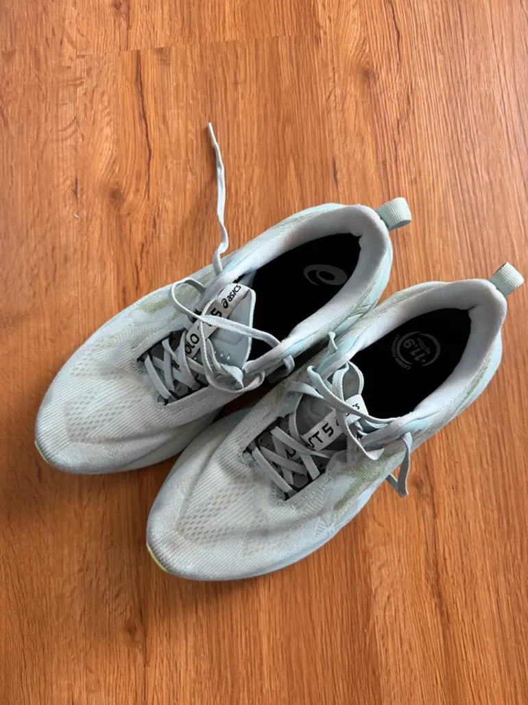 Used Asics Novablast 5 bike — image 2 of 5