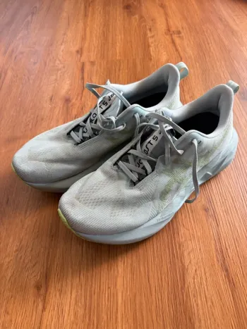 Used Asics Novablast 5 Running Shoes