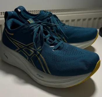 Asics Gel-Nimbus 26 Running Shoes d'occasion