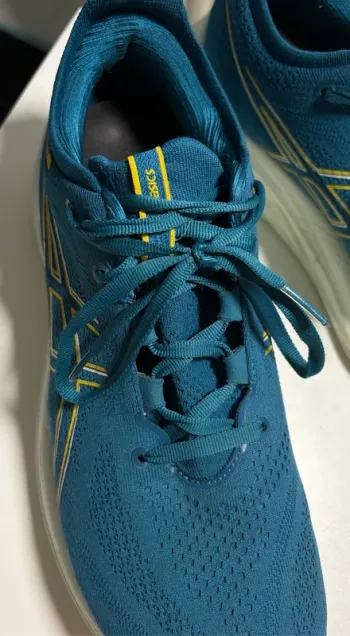 Used Asics Gel-Nimbus 26 bike — image 2 of 8