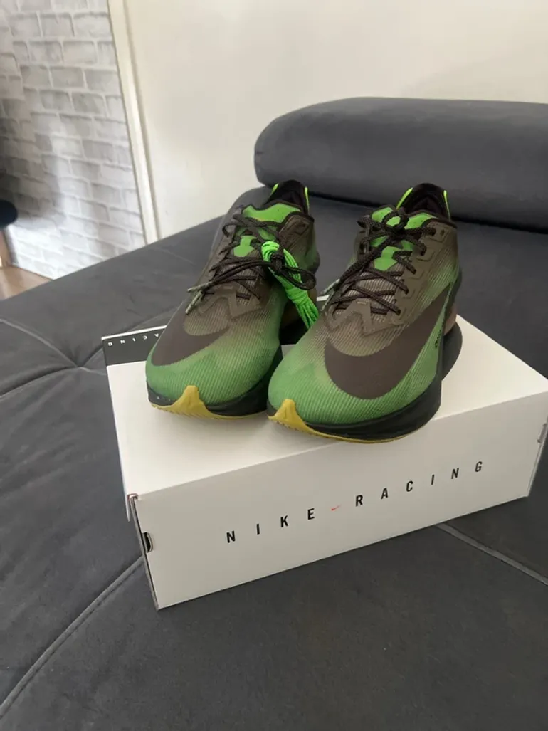 Käytetty Nike Vaporfly Next% 4 bike — kuva 3 / 3