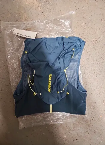 Used Salomon ADV Skin 12 Running Accessories