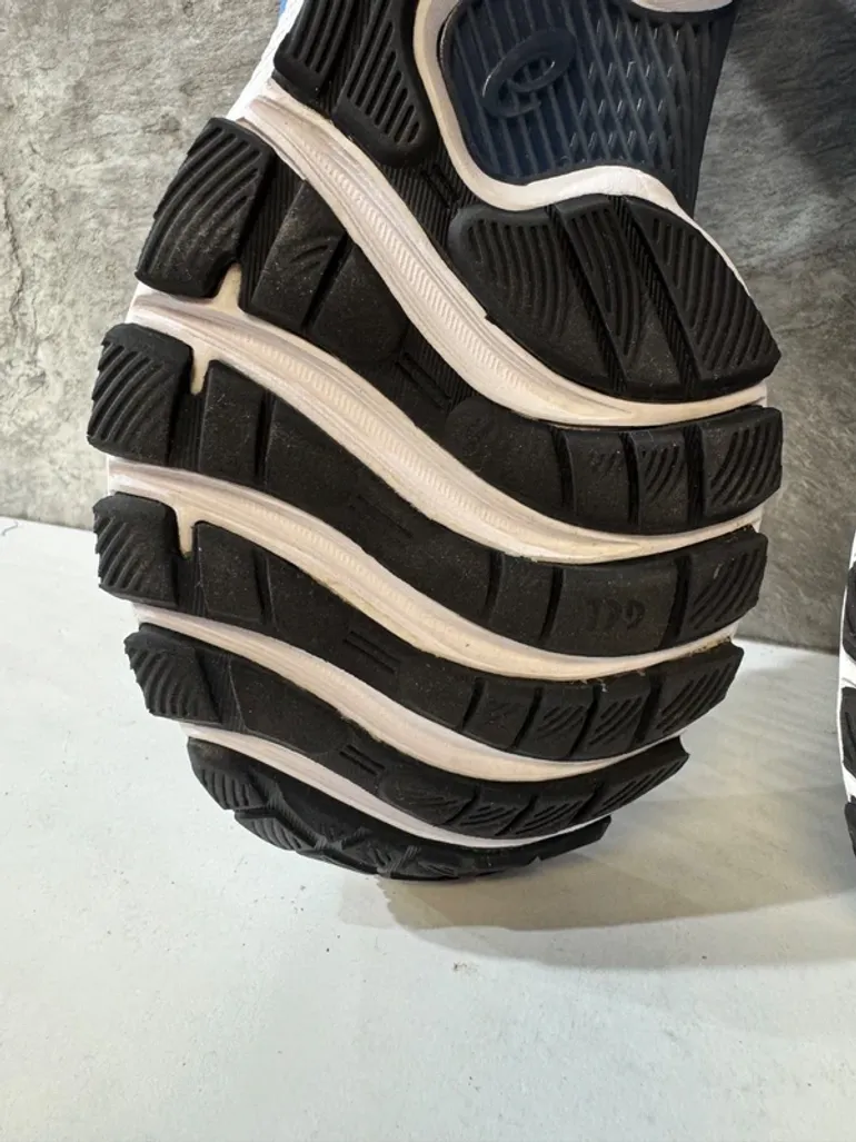 Tweedehands Asics Gel Nimbus 22 bike — afbeelding 14 van 15