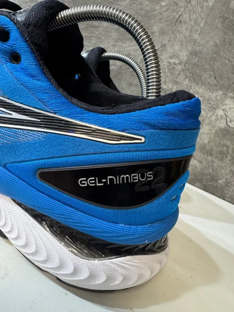 Tweedehands Asics Gel Nimbus 22 bike — afbeelding 2 van 15