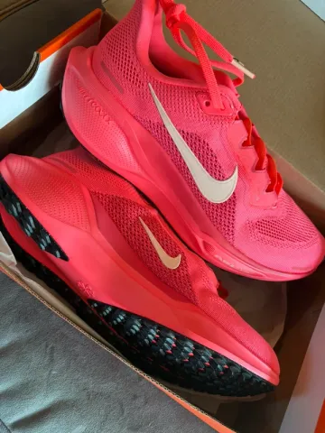 Used Pegasus Air Zoom Running Shoes
