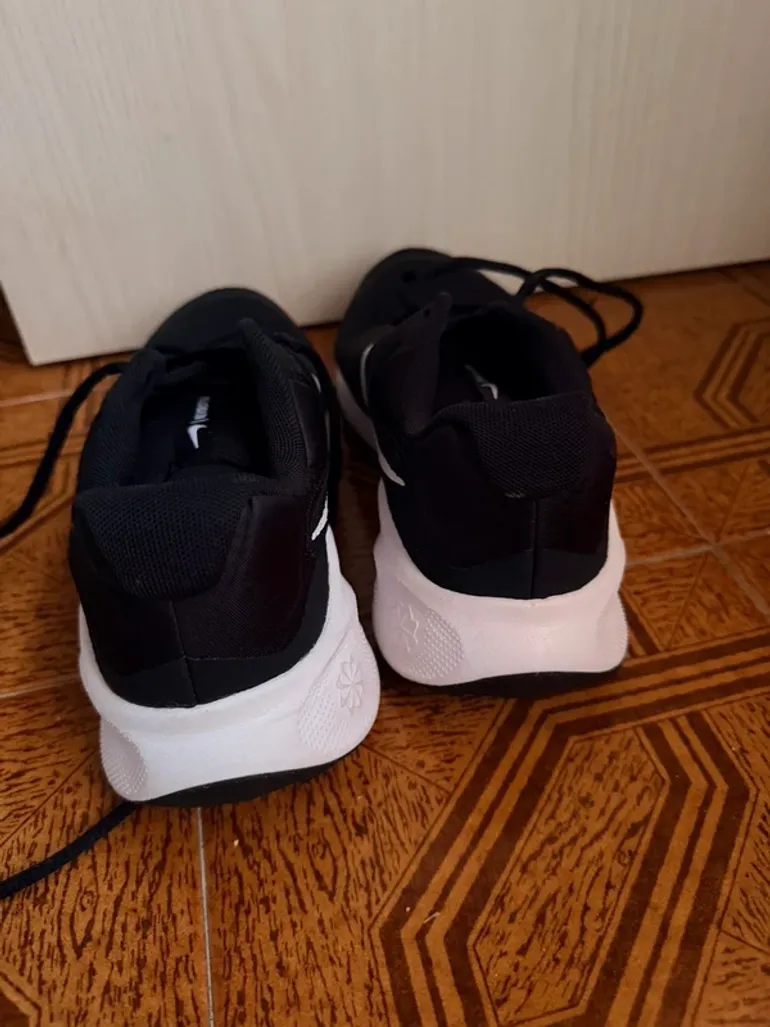 Used Nike Revolution 7 bike — image 8 of 8