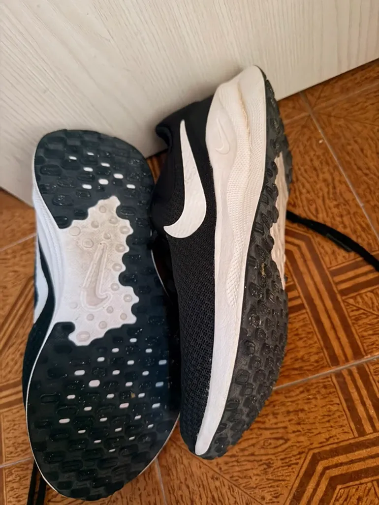 Used Nike Revolution 7 bike — image 7 of 8