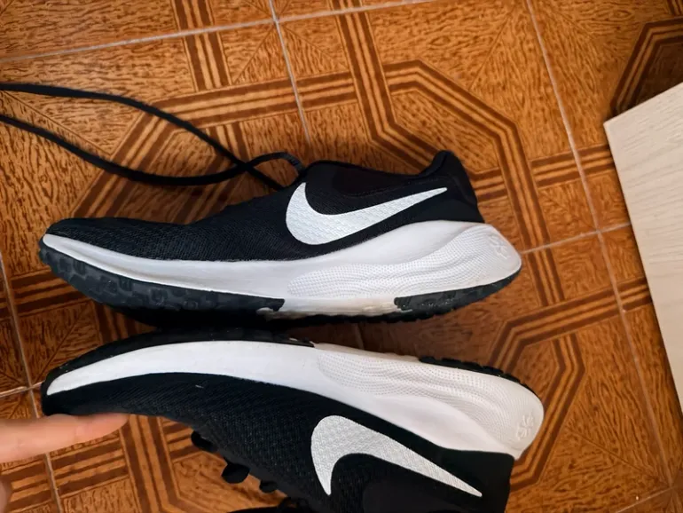 Used Nike Revolution 7 bike — image 4 of 8