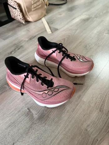 Used Saucony Endorphin Azura Running Shoes