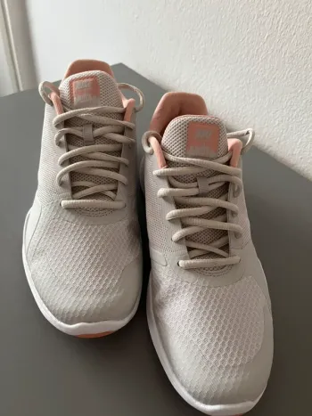 Used Orange Nike Sportschuhe bike — image 2 of 6