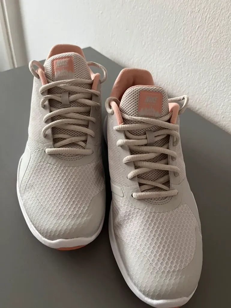 Used Orange Nike Sportschuhe bike — image 2 of 6