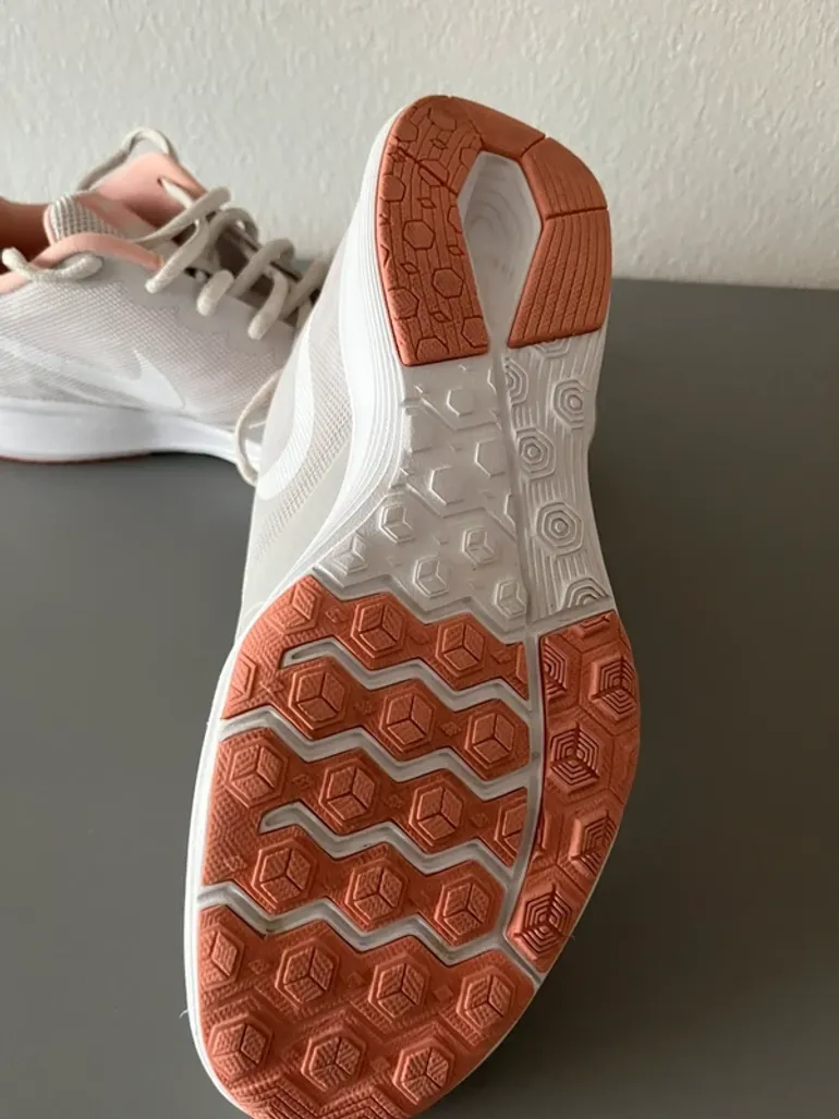Used Orange Nike Sportschuhe bike — image 6 of 6