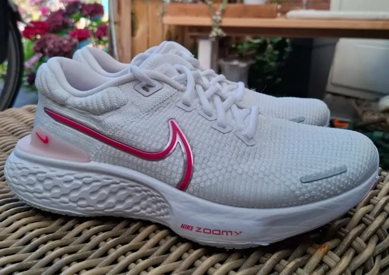 Nike ZoomX Invincible Run Flyknit 2 bike usato — immagine 2 di 7