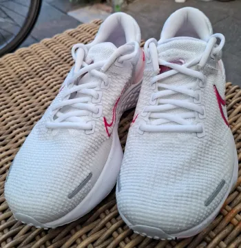 Nike ZoomX Invincible Run Flyknit 2 bike usato — immagine 3 di 7