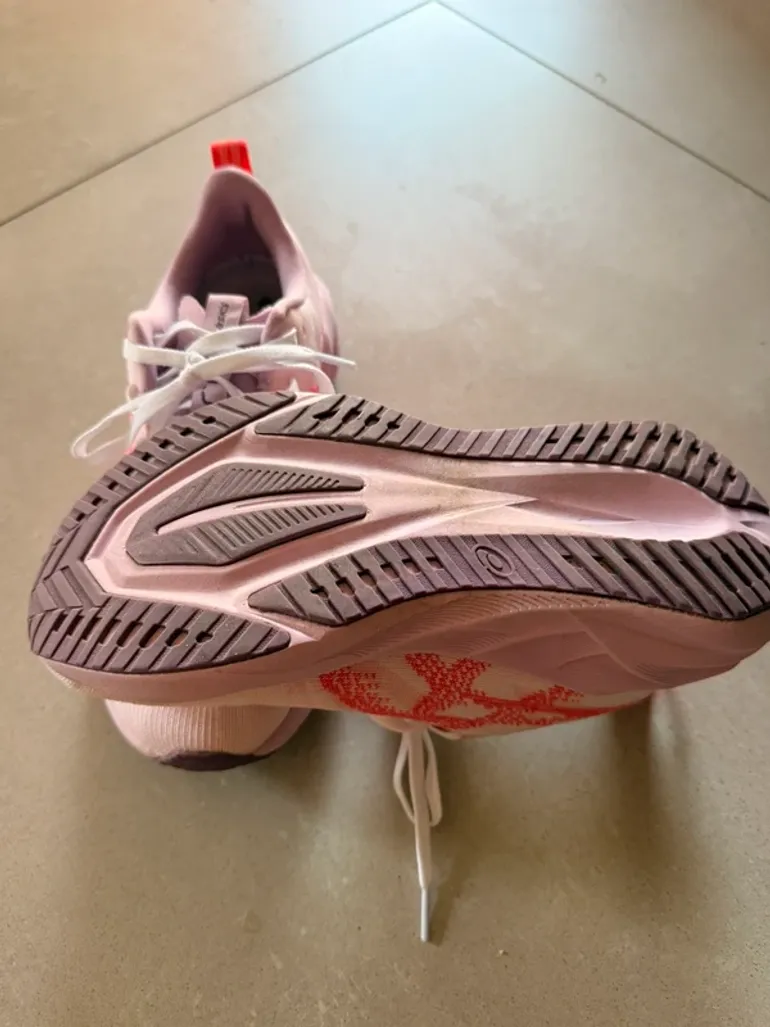 Gebrauchtes Asics Novablast 5 bike — Bild 4 von 5