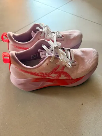 Asics Novablast 5 Running Shoes de segunda mano