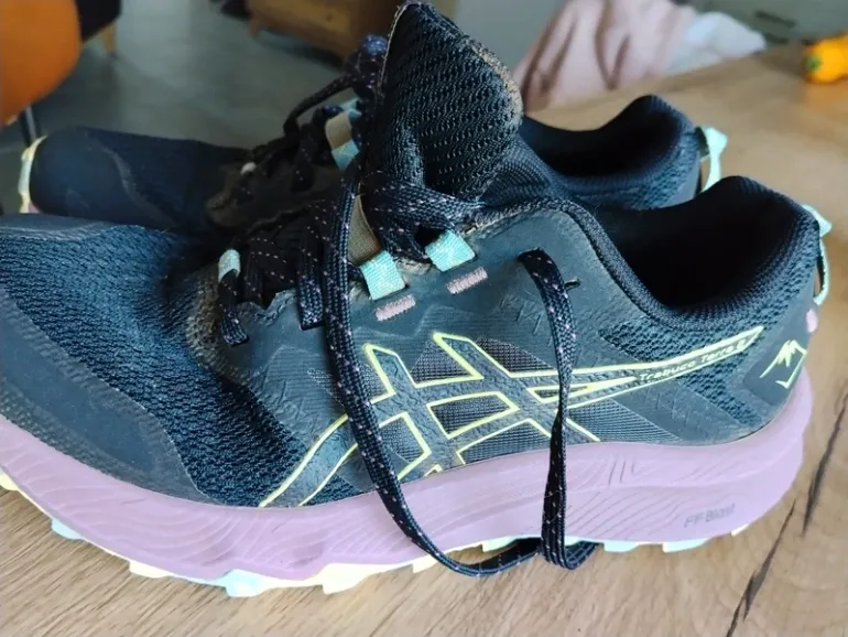 Used Asics Trail- oder Wanderschuhe bike — image 4 of 5