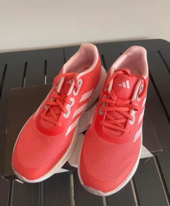 Tweedehands Adidas Shoes size 38 2/3 bike — afbeelding 2 van 6